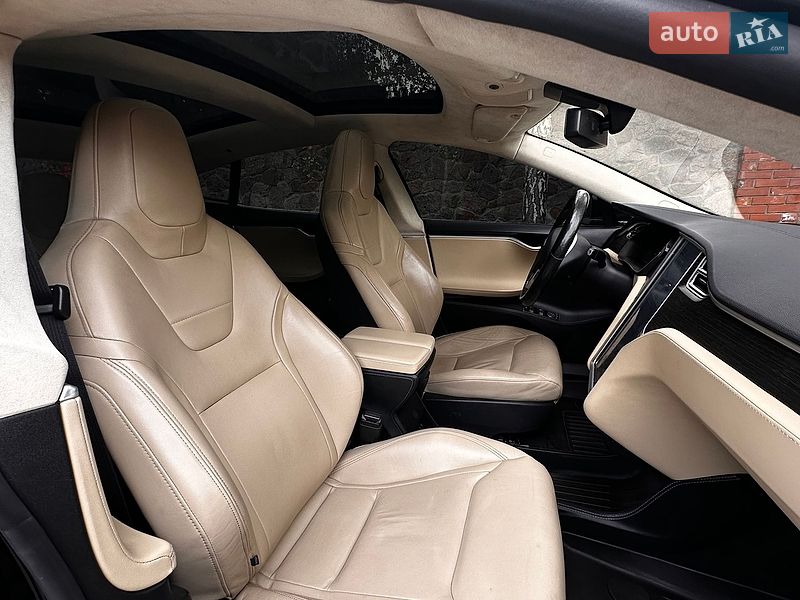 Ліфтбек Tesla Model S 2015 в Києві