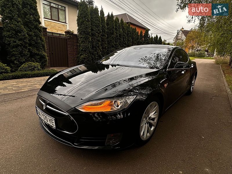 Ліфтбек Tesla Model S 2015 в Києві