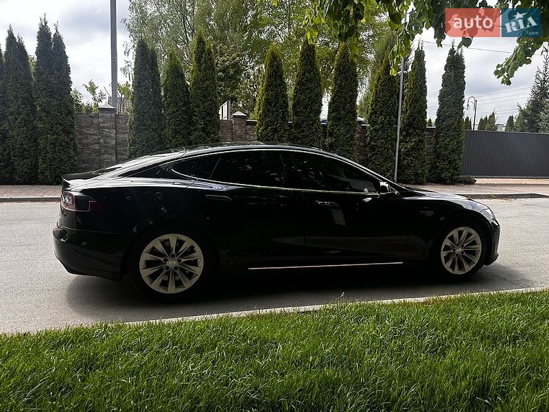 Ліфтбек Tesla Model S 2015 в Києві