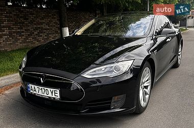 Ліфтбек Tesla Model S 2015 в Києві