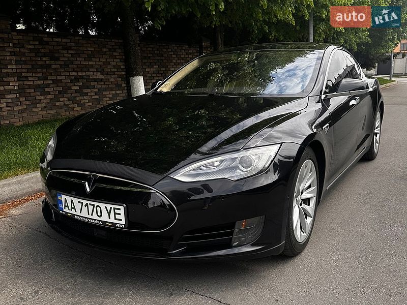 Tesla Model S 2015