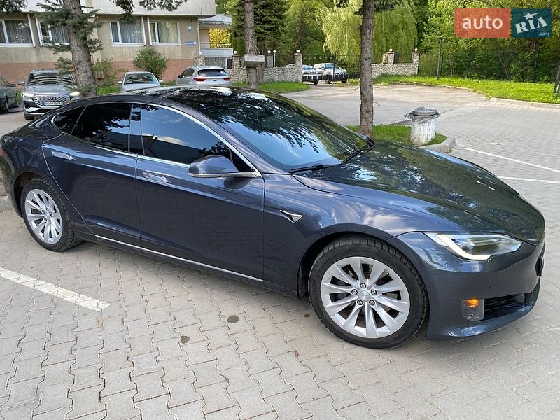 Лифтбек Tesla Model S 2016 в Тернополе