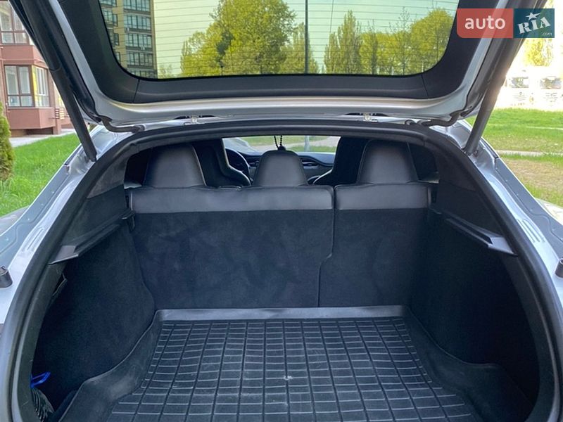 Ліфтбек Tesla Model S 2015 в Чернігові