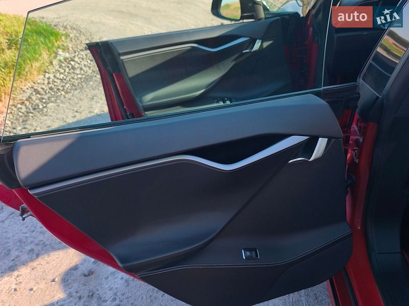 Лифтбек Tesla Model S 2018 в Виннице