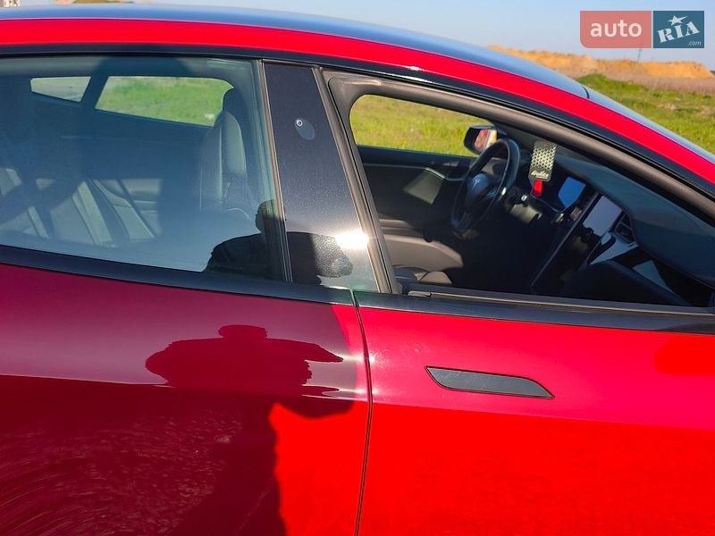 Лифтбек Tesla Model S 2018 в Виннице