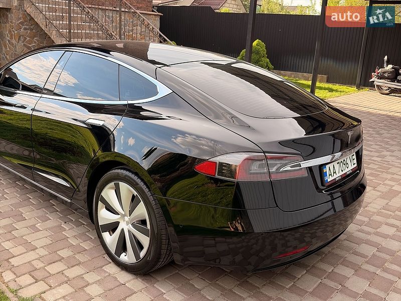 Ліфтбек Tesla Model S 2020 в Києві