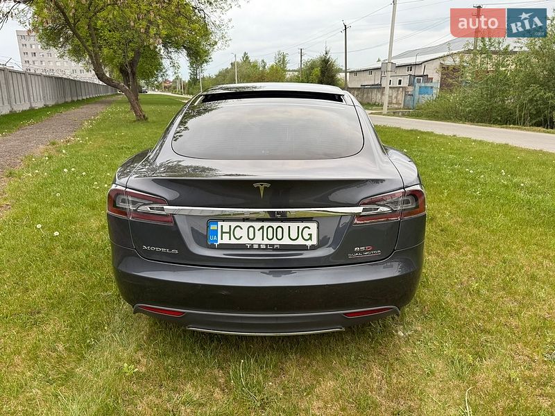 Лифтбек Tesla Model S 2015 в Львове