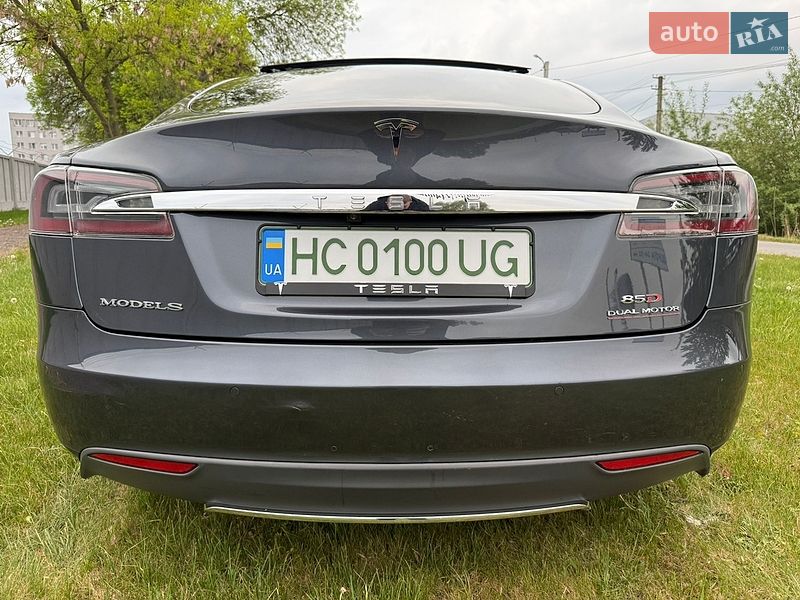 Лифтбек Tesla Model S 2015 в Львове