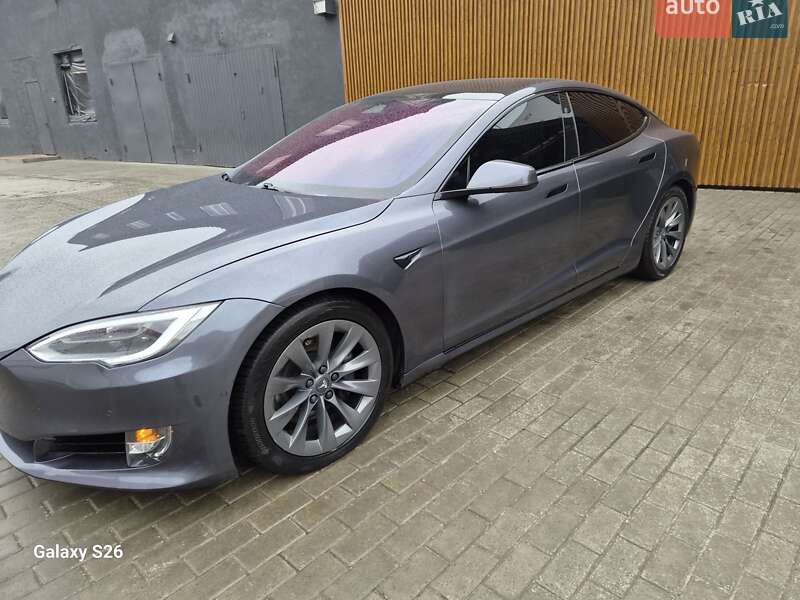 Ліфтбек Tesla Model S 2019 в Сумах