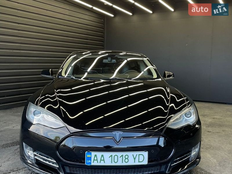 Ліфтбек Tesla Model S 2014 в Києві