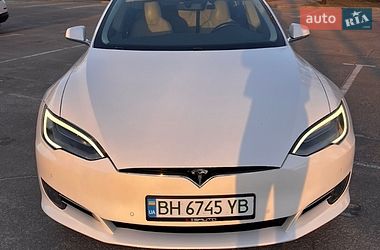 Лифтбек Tesla Model S 2016 в Кривом Роге