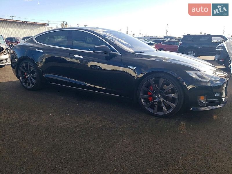 Лифтбек Tesla Model S 2016 в Львове