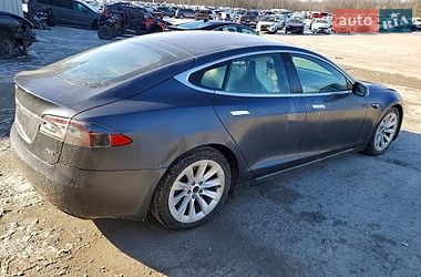Лифтбек Tesla Model S 2017 в Львове