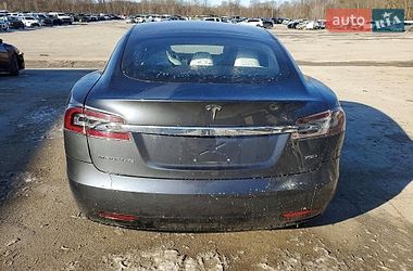 Лифтбек Tesla Model S 2017 в Львове