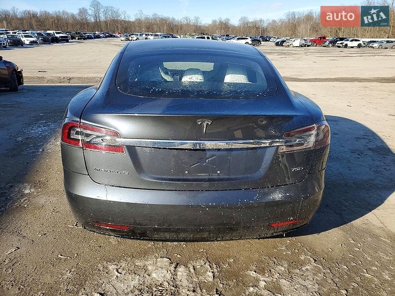Лифтбек Tesla Model S 2017 в Львове