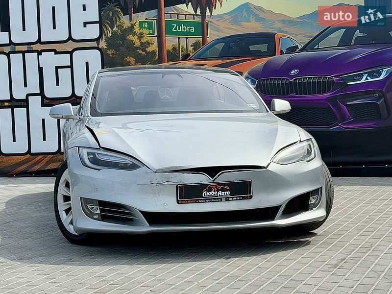 Лифтбек Tesla Model S 2018 в Львове