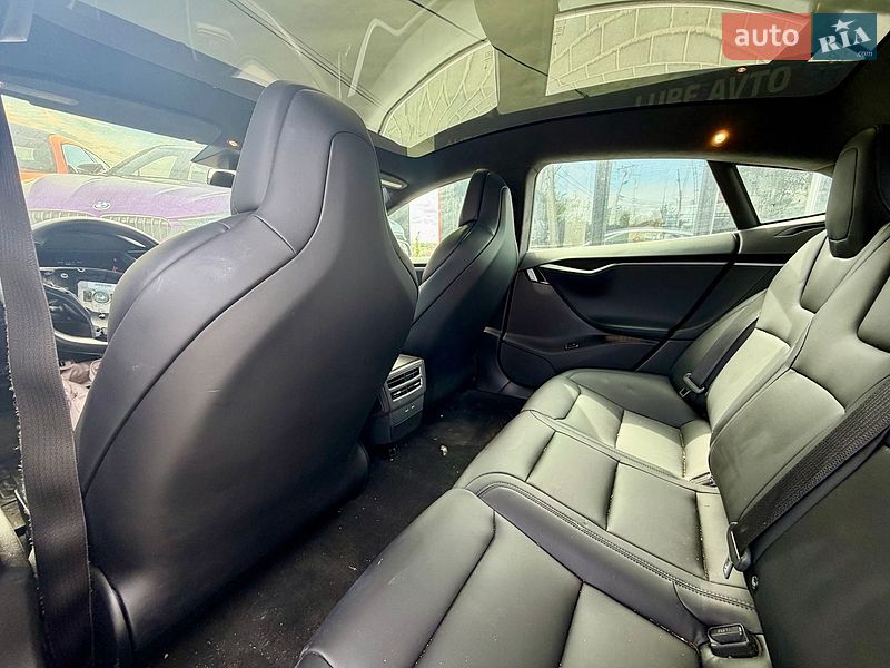 Лифтбек Tesla Model S 2018 в Львове