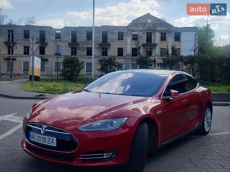Tesla Model S 2016