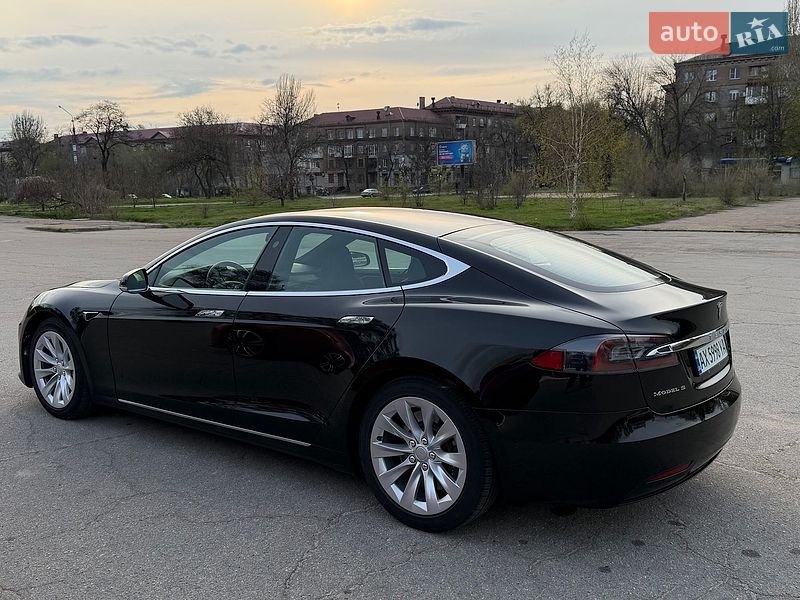 Ліфтбек Tesla Model S 2018 в Запоріжжі