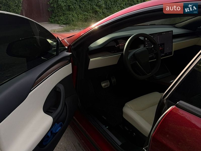 Ліфтбек Tesla Model S 2023 в Новомосковську