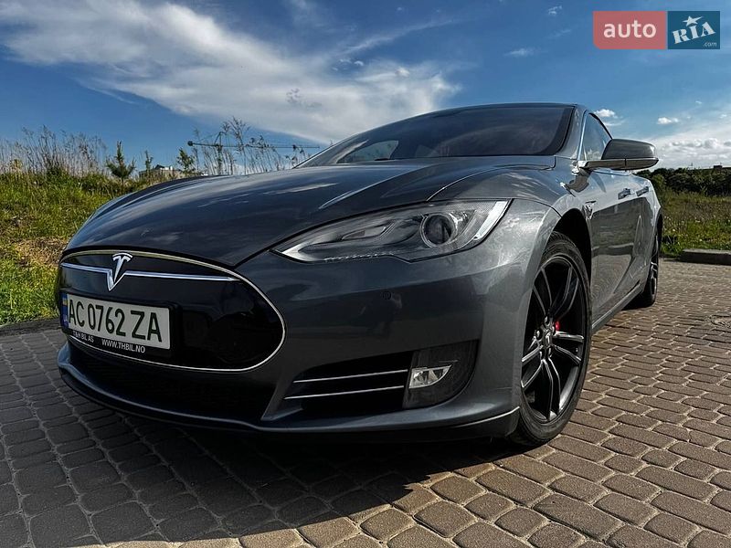 Tesla Model S 2014