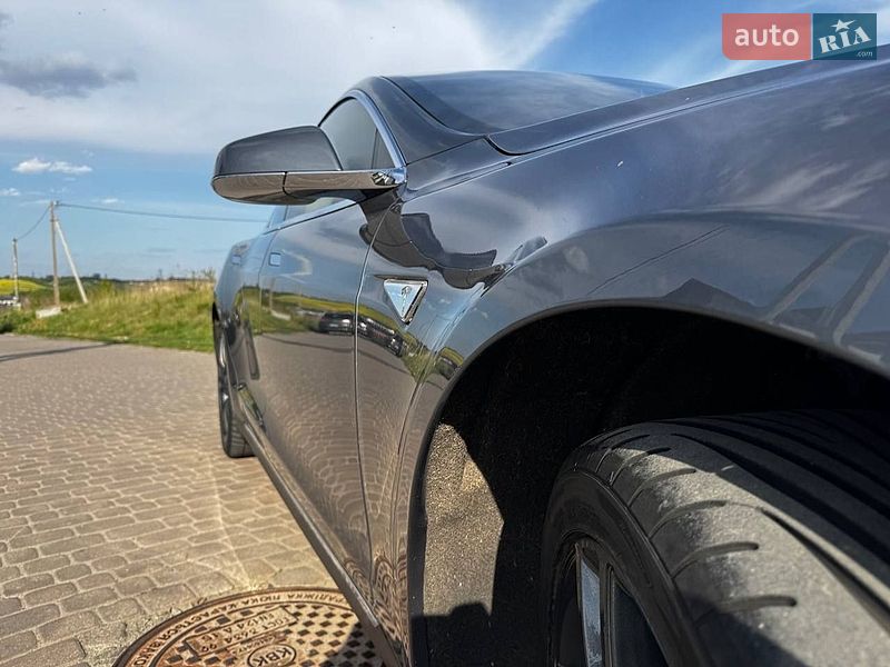 Лифтбек Tesla Model S 2014 в Ровно