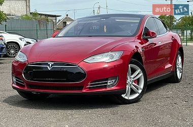 Лифтбек Tesla Model S 2014 в Ужгороде