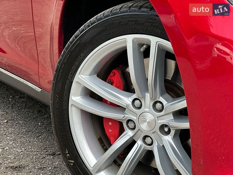 Лифтбек Tesla Model S 2014 в Ужгороде