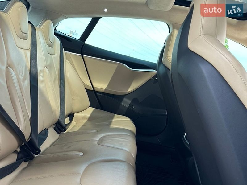 Лифтбек Tesla Model S 2014 в Ужгороде