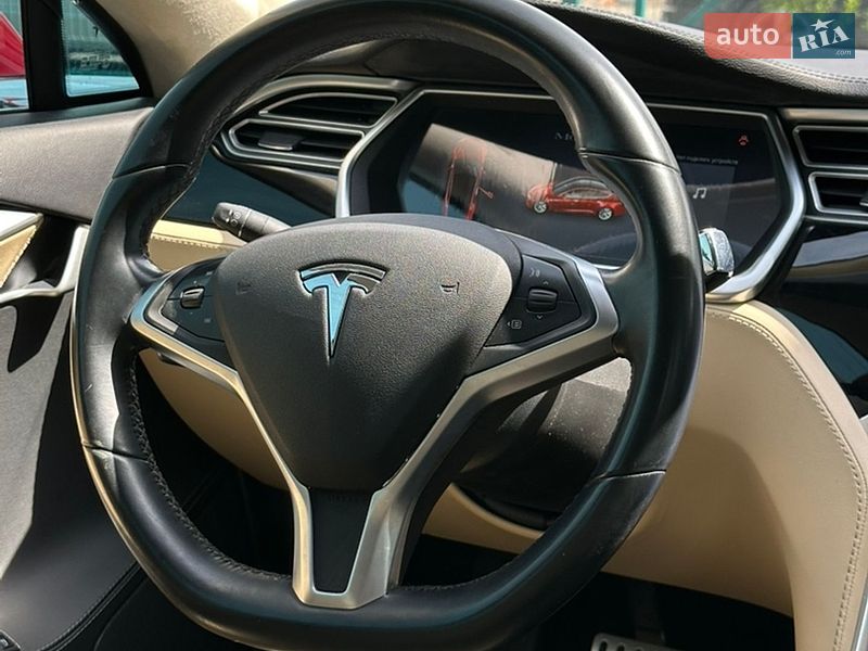 Лифтбек Tesla Model S 2014 в Ужгороде