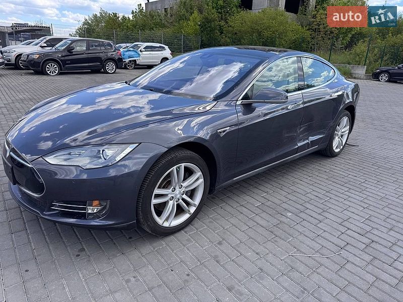 Tesla Model S 2014