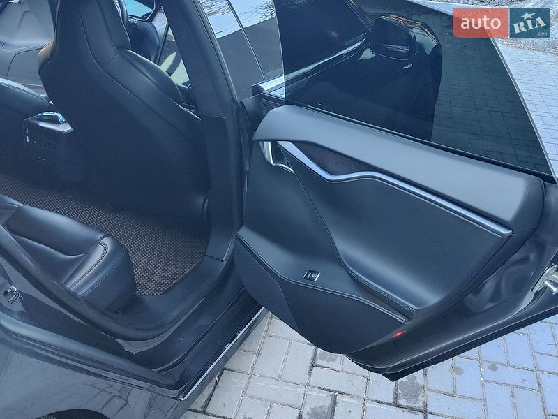 Ліфтбек Tesla Model S 2018 в Хмельницькому