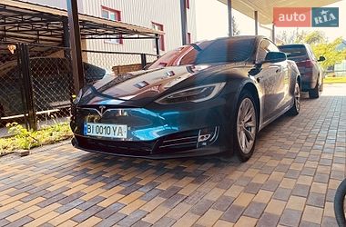 Лифтбек Tesla Model S 2017 в Кременчуге