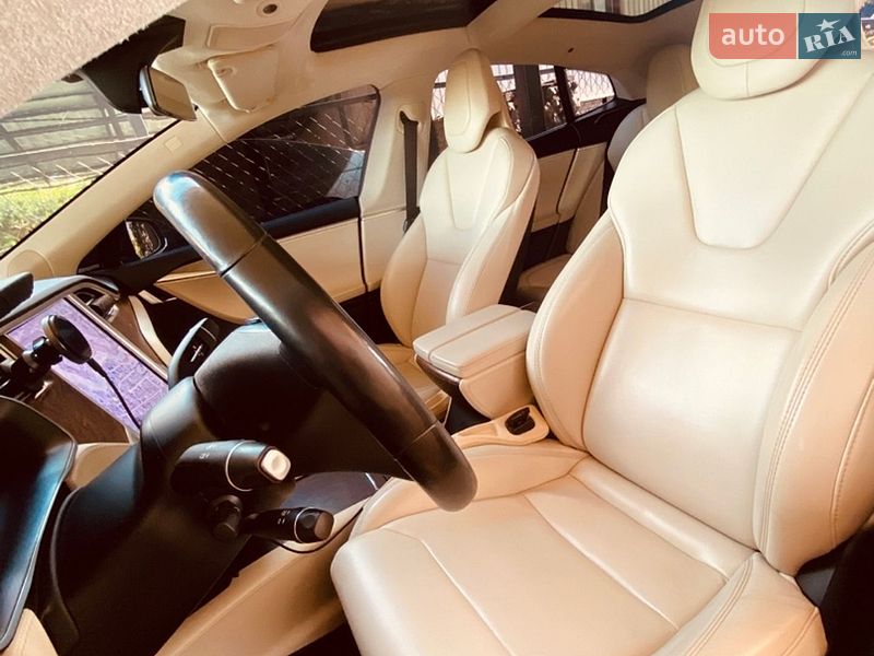 Лифтбек Tesla Model S 2017 в Кременчуге