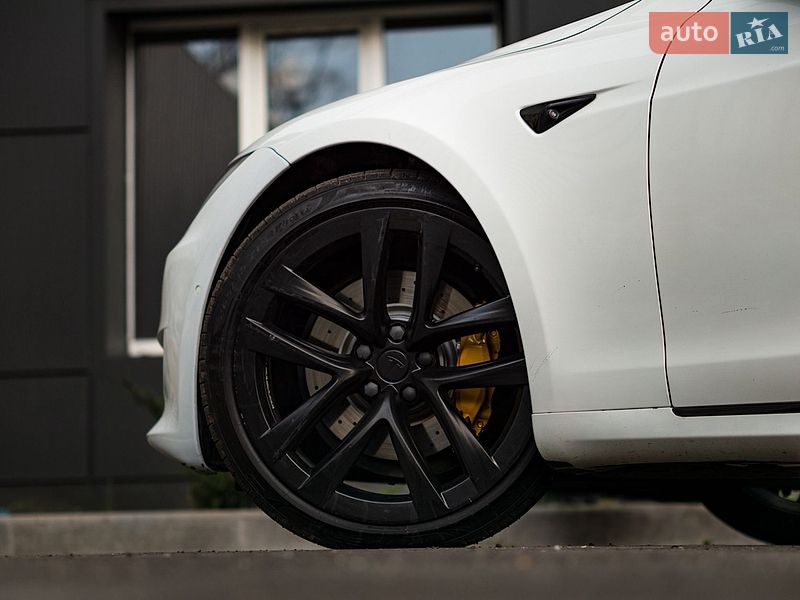 Лифтбек Tesla Model S 2017 в Кропивницком