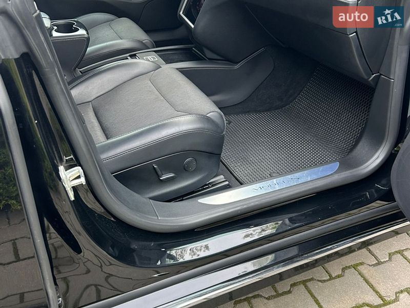 Ліфтбек Tesla Model S 2018 в Одесі