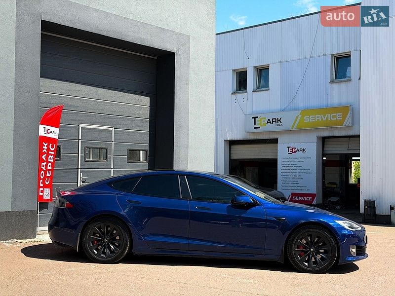 Лифтбек Tesla Model S 2018 в Киеве