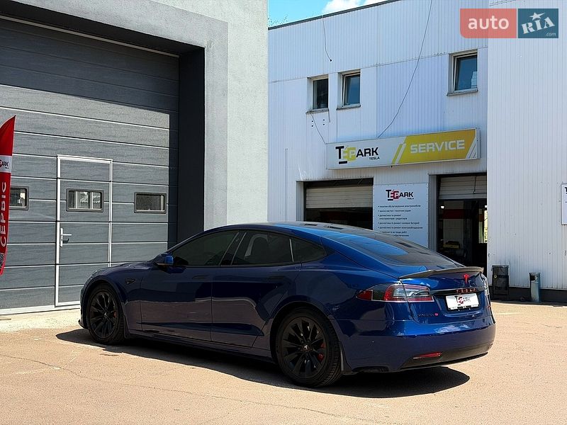 Лифтбек Tesla Model S 2018 в Киеве