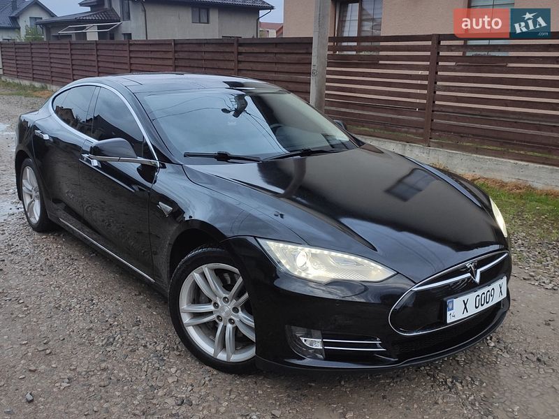 Лифтбек Tesla Model S 2013 в Коломые