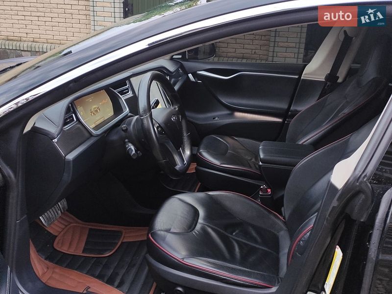 Лифтбек Tesla Model S 2013 в Коломые