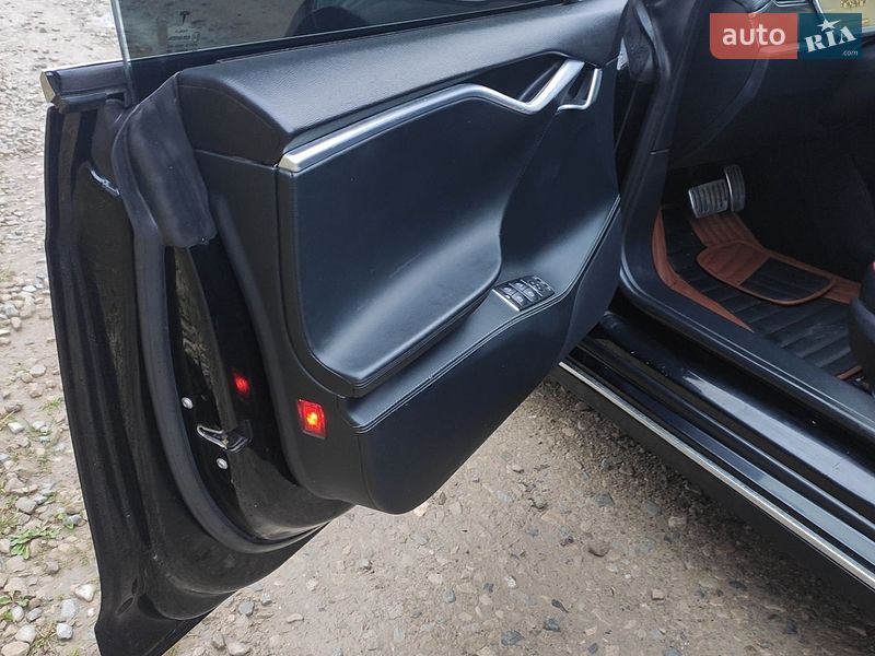 Лифтбек Tesla Model S 2013 в Коломые