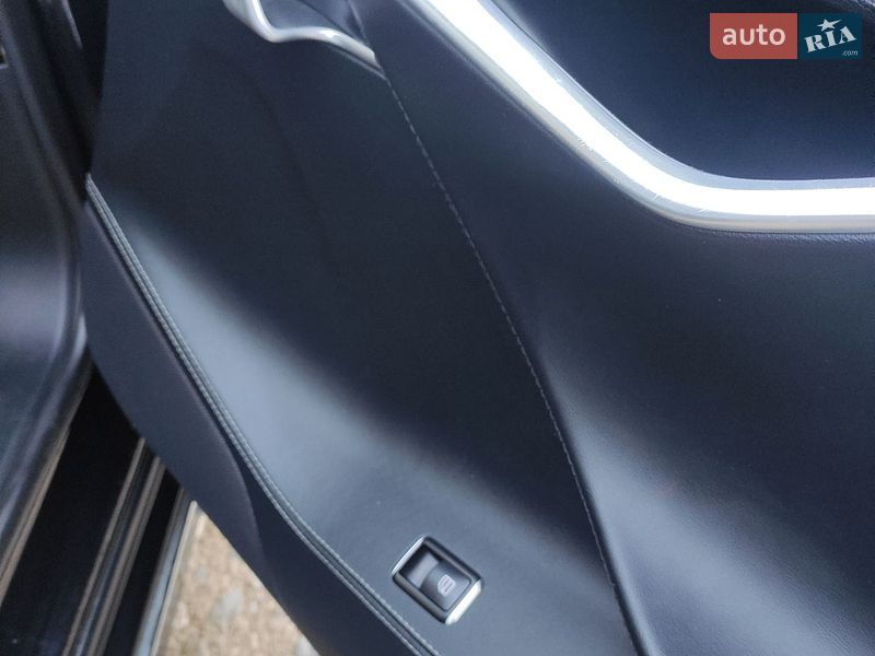 Лифтбек Tesla Model S 2013 в Коломые