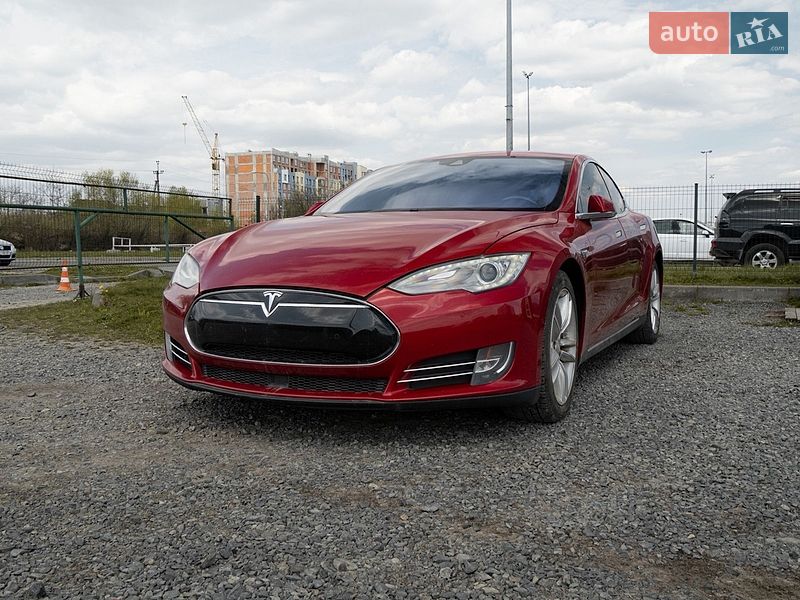 Лифтбек Tesla Model S 2014 в Львове