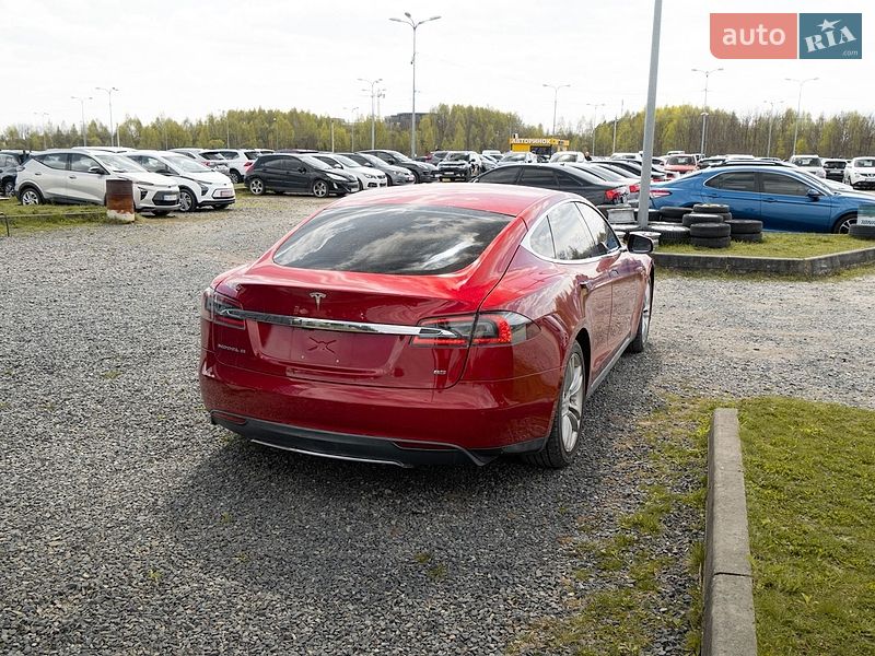 Лифтбек Tesla Model S 2014 в Львове
