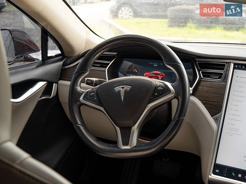 Лифтбек Tesla Model S 2014 в Львове
