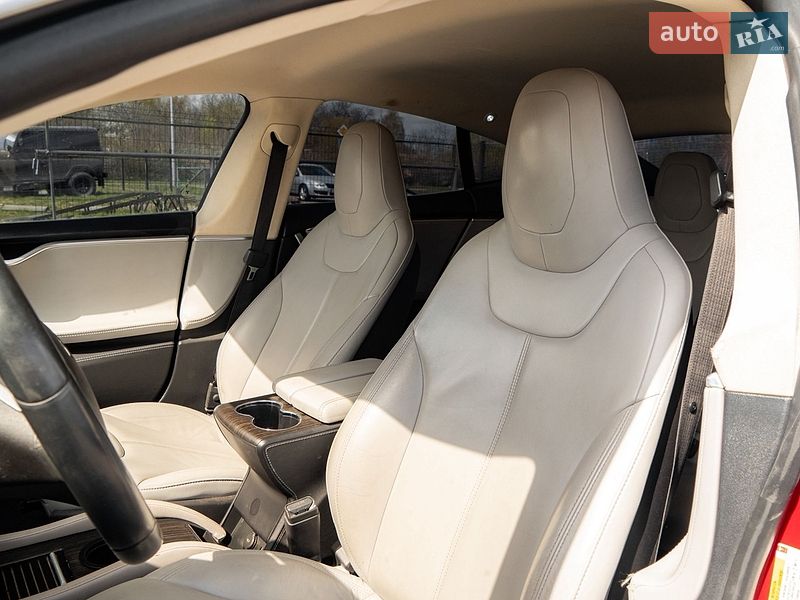 Лифтбек Tesla Model S 2014 в Львове