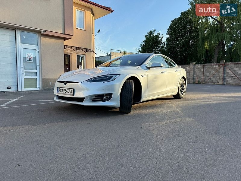 Лифтбек Tesla Model S 2018 в Луцке