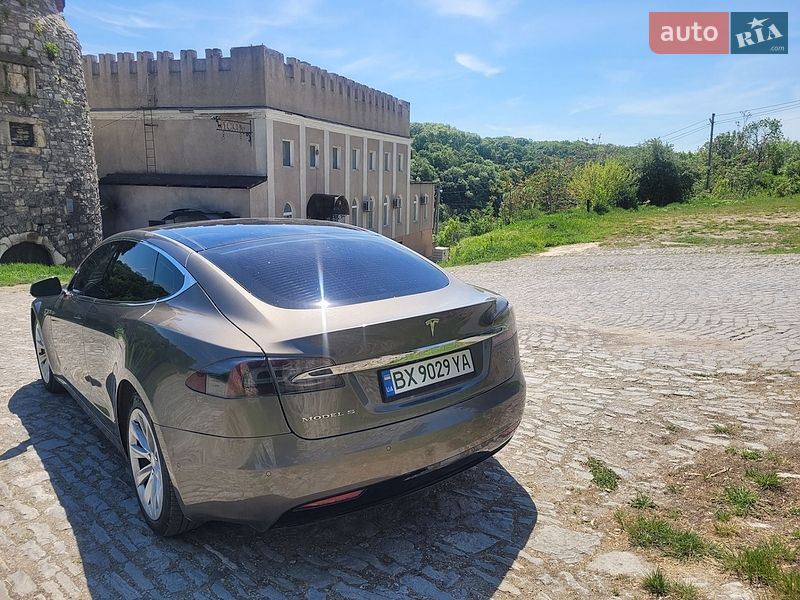 Ліфтбек Tesla Model S 2016 в Кам'янець-Подільському