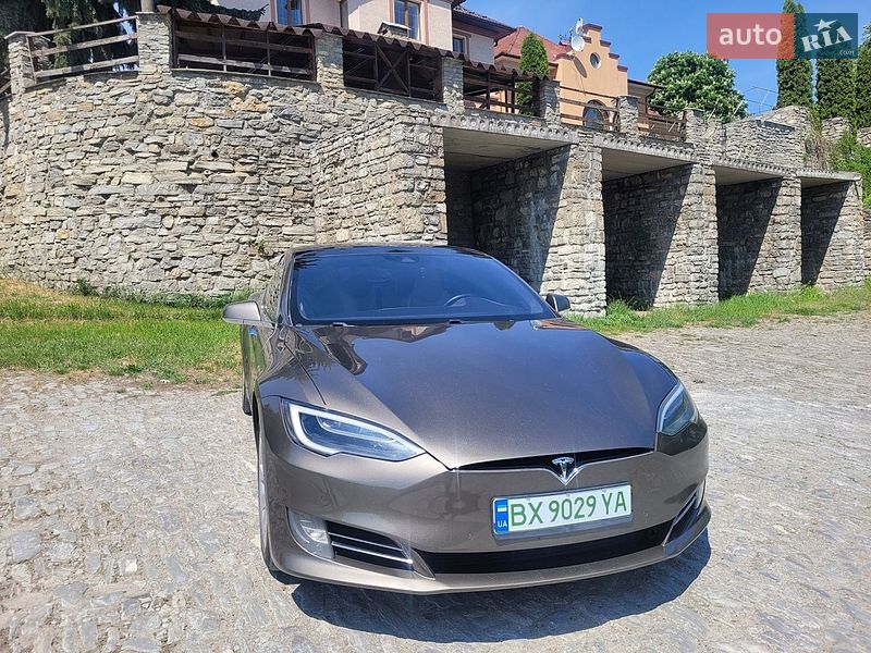 Ліфтбек Tesla Model S 2016 в Кам'янець-Подільському