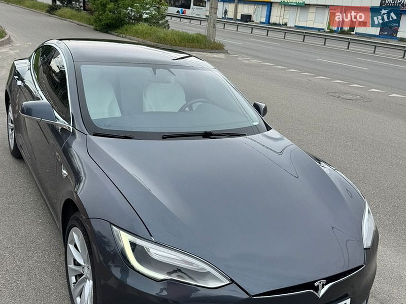 Ліфтбек Tesla Model S 2017 в Черкасах